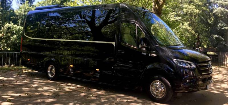 Luxury minibus Provence travel Chauffeured Service in Saint-Rémy-de-Provence