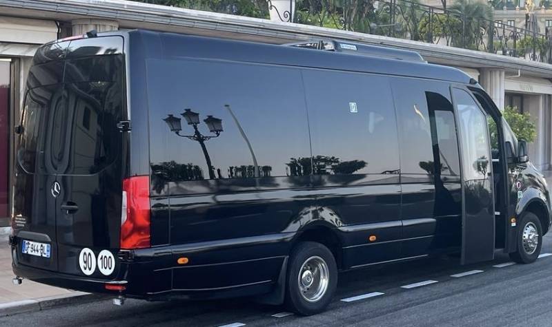 Luxurious Minibus Rentals for Events in Arles and Beyond luxurious minibuses, professional chauffeurs
