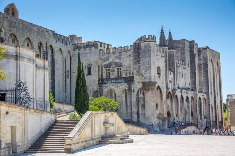 A Private Tour From Avignon to Luberon Villages and Senanque Abbey