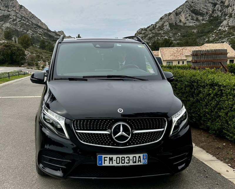 Luxury Car Rental Service with Chauffeur in Saint-Rémy De Provence
